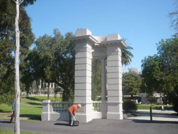 Johnstone Park   Memorial Gates   1