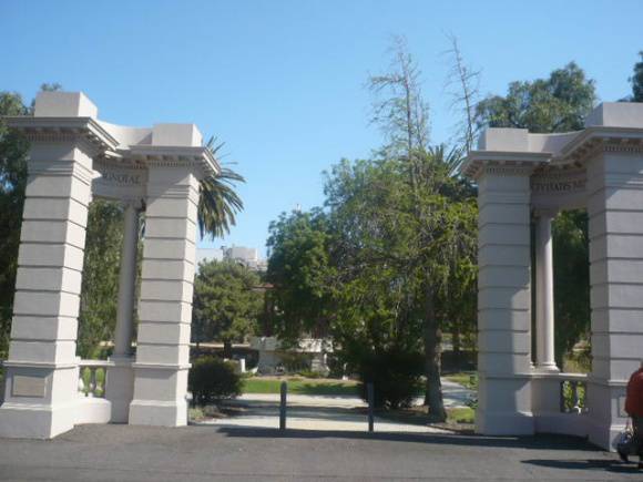 Johnstone Park   Memorial Gates   2