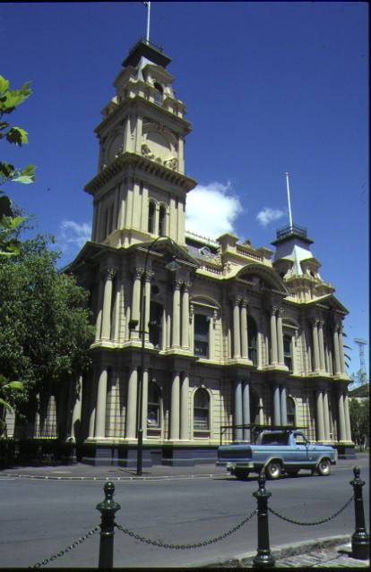 1 bendigo town hall front view