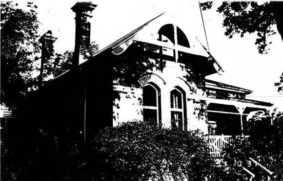 194 - State School 209 Residence Pines 690 Main Rd 03 - Shire of Eltham Heritage Study 1992