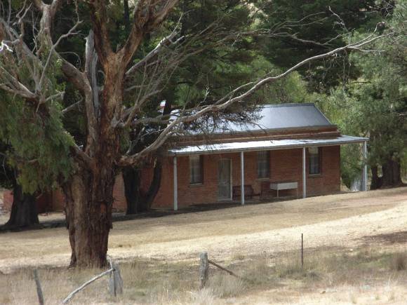 203895_Mia Mia_Heathcote-Redesdale Road_img01