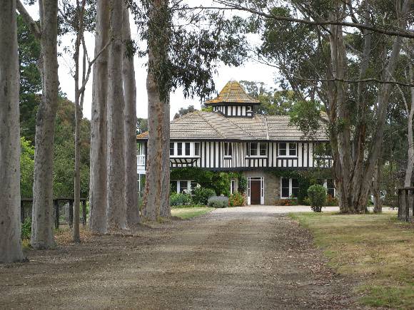 Westerfield_house from drive_KJ_Dec 08