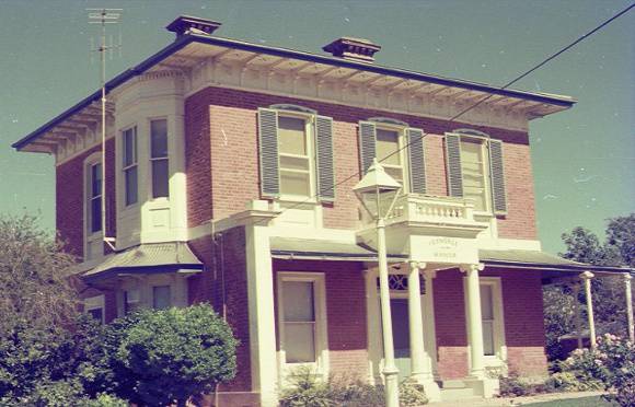 1 ferndale manor castlemaine front elevation