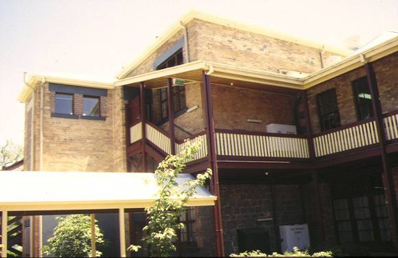 former national school bell street fitzroy rear view of terrace dec1994