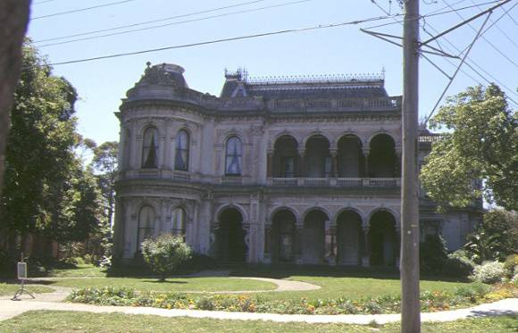 labassa manor grove north caulfield front view oct1999
