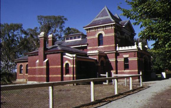 1 former benalla court house front corner view