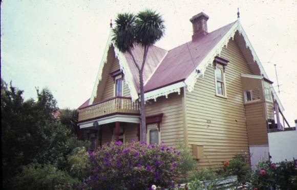 the american cottage moreland side view