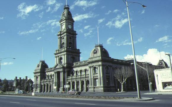 1 collingwood town hall front view jul1983