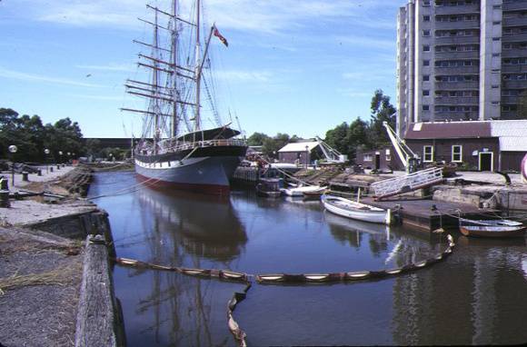 1 duke & orr's dry dock lorimer street south melbourne dock entrance jan1989