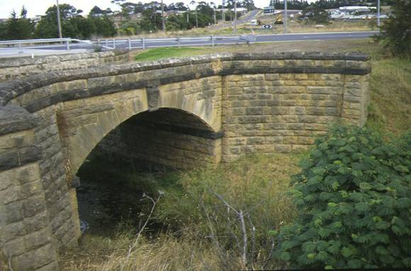 1 bridge over waurn ponds creek side view apr1997