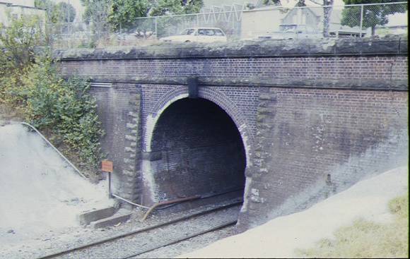 1 railway tunnel geelong colac line geelong front view apr1997