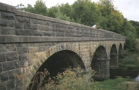 1 bridge over moorabool river batesford side view apr1997