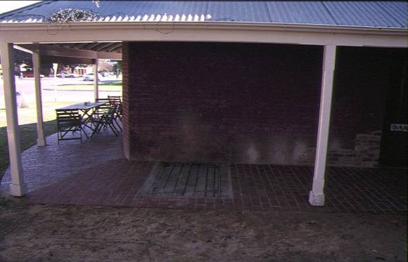 hopwood hotel echuca verandah