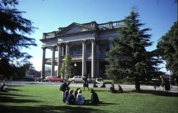 1 earlsbrae hall essendon front view