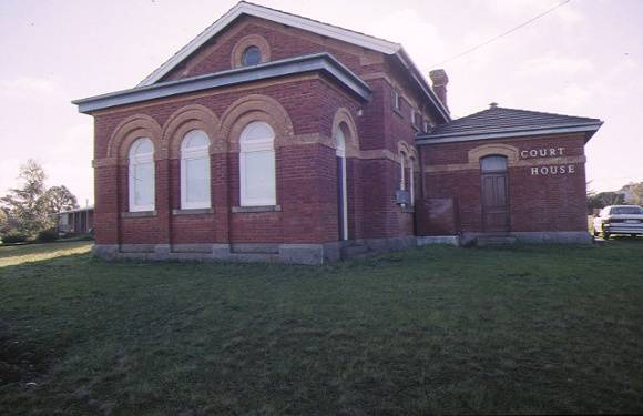 H01120 1 inglewood court house southey street inglewood front view