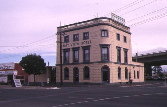 1 bay view hotel mercer street geelong front corner view aug1995