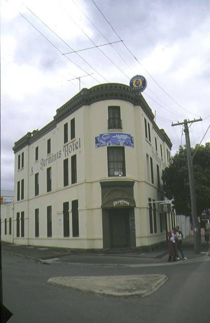 1 terminus hotel geelong front corner view apr1997