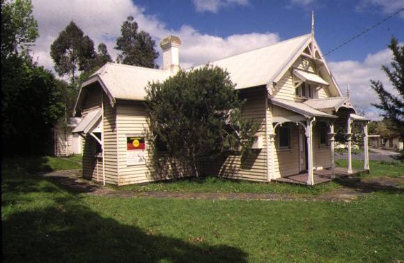 1 former healesville court house nicholson street healesville front corner view