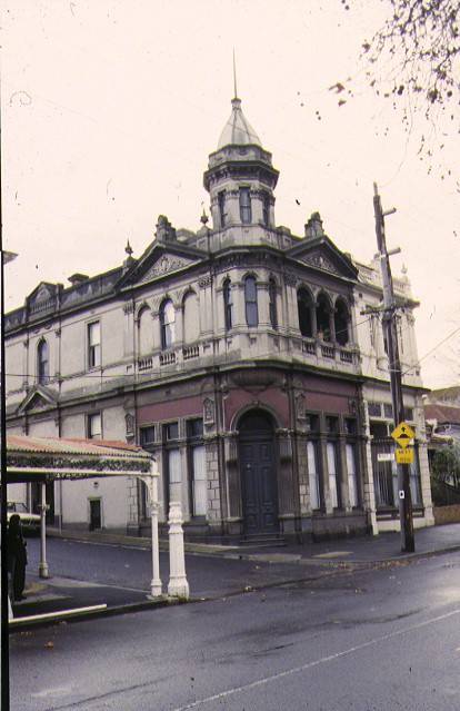 1 former kensington property exchange office shop & residences bellair street kensington front view apr1996