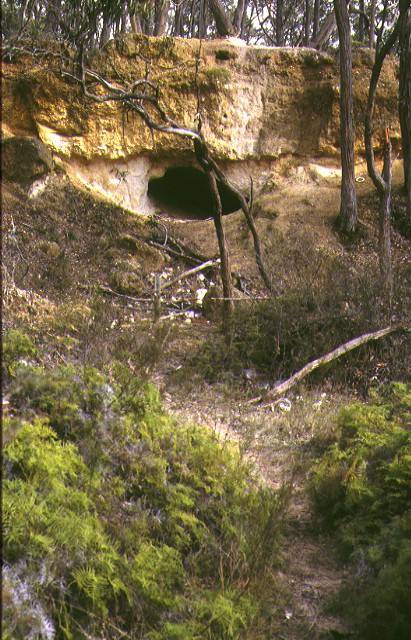 1 surface hill hydraulic gold sluicing pit smythesdale cliff face