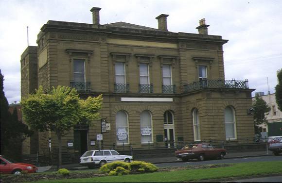 1 former es&a bank geelong front view