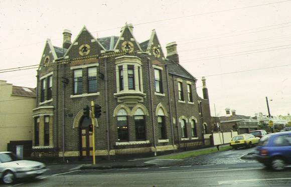 1 former es&a bank mount alexander road ascot vale front corner view aug1996