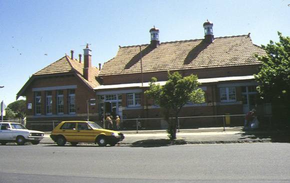 1 infant building moonee ponds west primary school eglington street moonee ponds street view oct1996