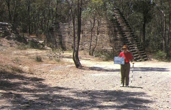 1 garfield waterwheel quartz gold mining site quartz hill track chewton front view jan1990