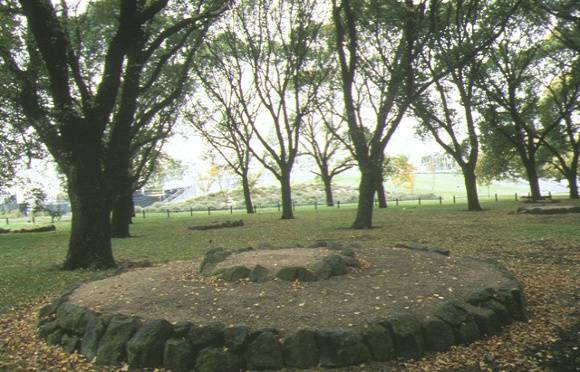 1 yarra bank speakers corner batman avenue melbourne view of speakers rings
