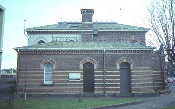 camperdown court house rear view jul1984
