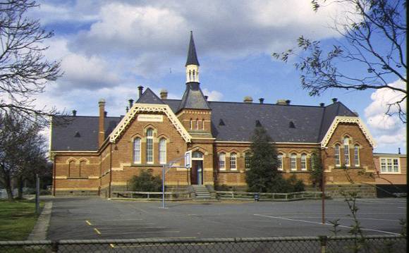 1 primary school number 2051 barker street castlemaine rear view sep1997