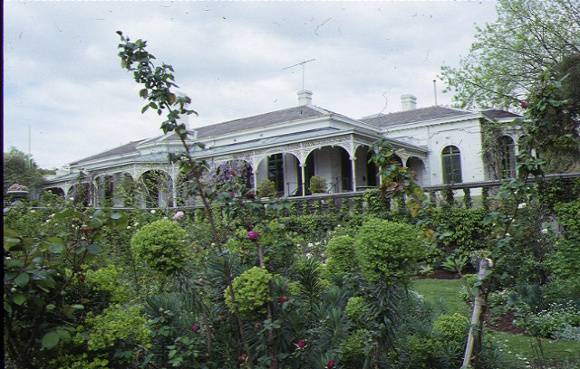 1 tintern tintern avenue toorak front view