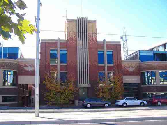 655 Victoria Street