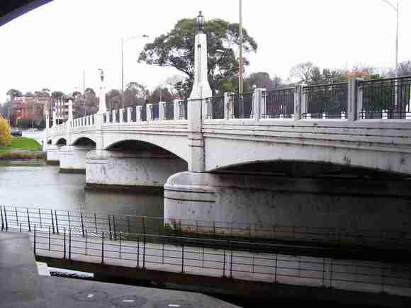 Hoddle Bridge