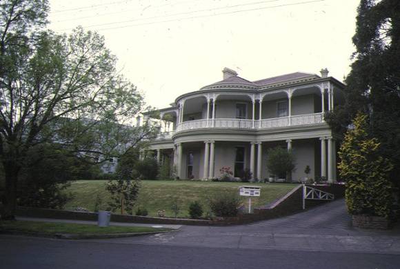 1 trawalla lascelles avenue toorak front detail