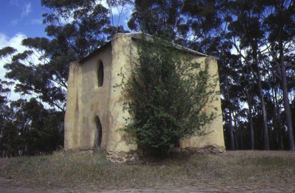 H01420 bears castle yan yean reserve cades lane side view dec1984
