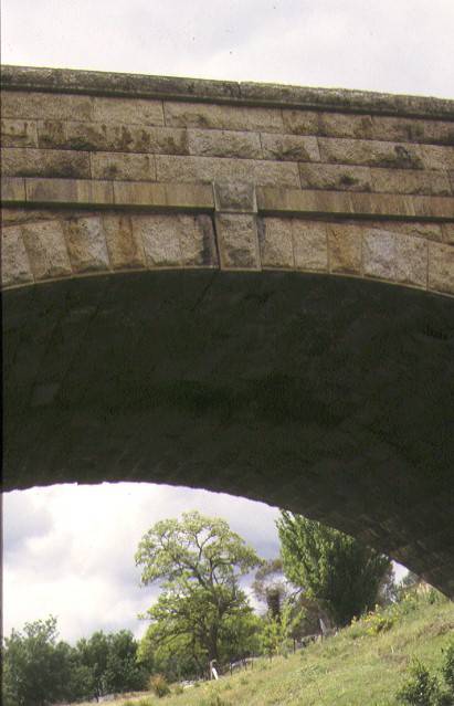 newtown bridge precinct beechworth detail of bridge arch & keystone