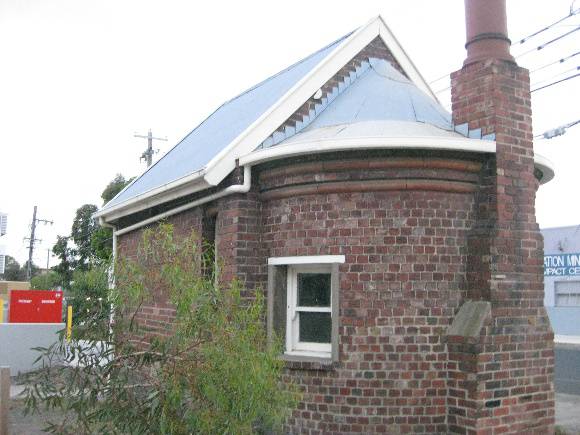 Former Ferry Terra Cotta & enamel brickworks office albert Street brunswick rounded end from the southeast