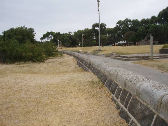 21305 Bluestone retaining wall