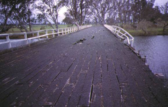 chinamans bridge over goulbourn river nagambie carriageway jun1998