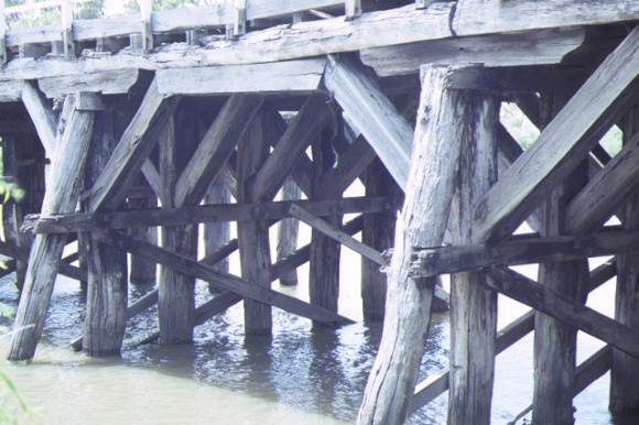 chinamans bridge over goulburn river negambie side detail dec1987