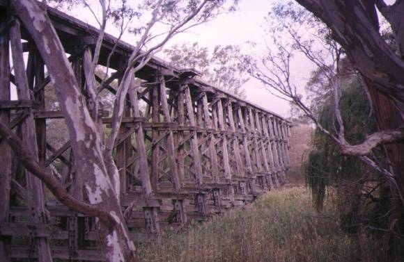 1 rail bridge over mollisons creek pyalong side elevation apr1995