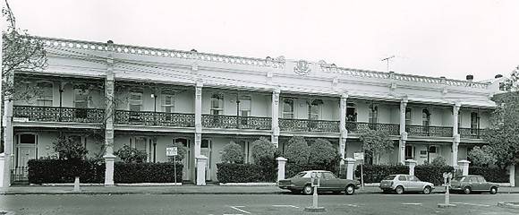 B2376 University Square Melbourne University Carlton