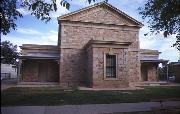 beechworth courthouse ford street beechworth front view dec1984