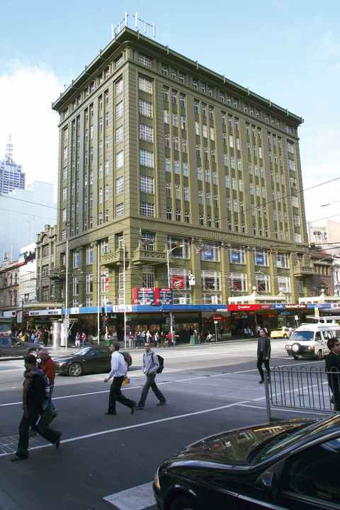 B6561  London  Stores