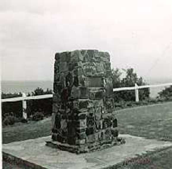 B2826 Moysey Monument