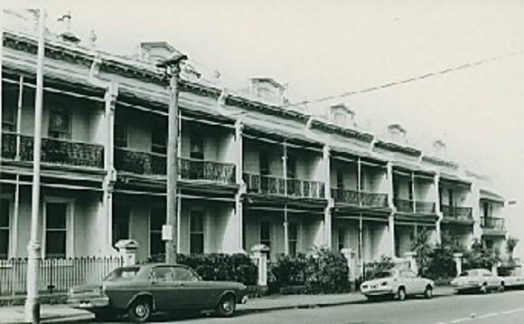 B1929 Gordon Terrace 90-100 Carlton St Carlton