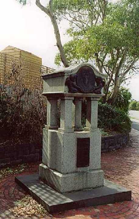 B6673 Drinking Fountain