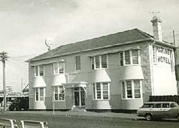 B2771 Marine Hotel & Stables