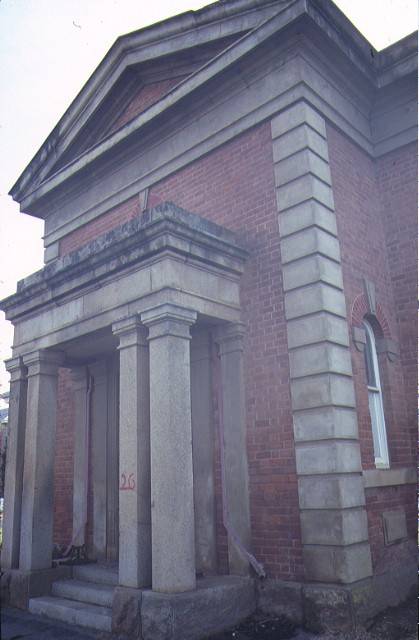 dunolly court house entrance detail aug1984